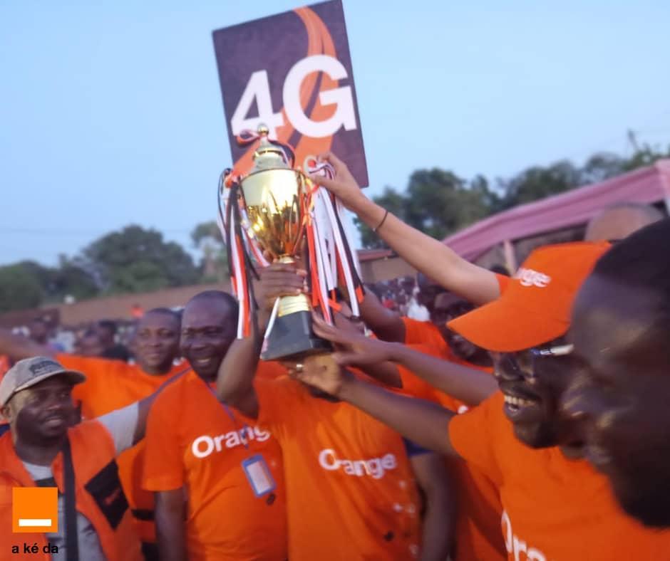 Orange Centrafrique sensibilise sur le déploiement de sa 4G à travers un match de football à Ouango à Bangui Orange Centrafrique sensibilise sur le déploiement de sa 4G à travers un match de football à Ouango à Bangui