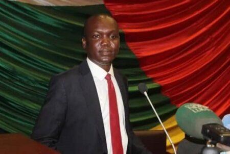 Dans la Septième République de Touadéra, l’Assemblée Nationale Protège les Voleurs : Le Cas Emblématique d’Héritier Doneng Dans la Septième République de Touadéra, l’Assemblée Nationale Protège les Voleurs : Le Cas Emblématique d’Héritier Doneng