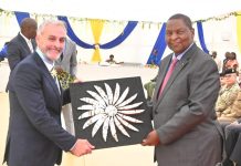 e président Touadera honore le Colonel José Marques Dias de l’EUAM en fin de mission e président Touadera honore le Colonel José Marques Dias de l’EUAM en fin de mission