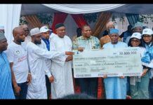 Comité Islamique Offre 30 Millions à Touadéra Comité Islamique Offre 30 Millions à Touadéra