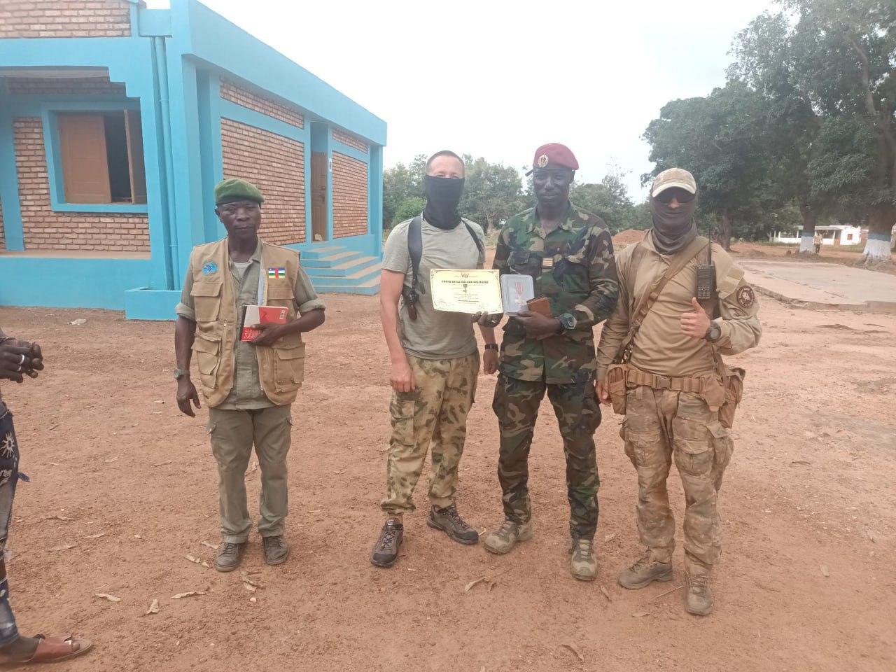 Militaires Centrafricains Décorés Pour Leur Engagement Militaires Centrafricains Décorés Pour Leur Engagement