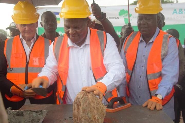 Escroc Durbar Promet Chemin De Fer Fantôme À Bangui Escroc Durbar Promet Chemin De Fer Fantôme À Bangui