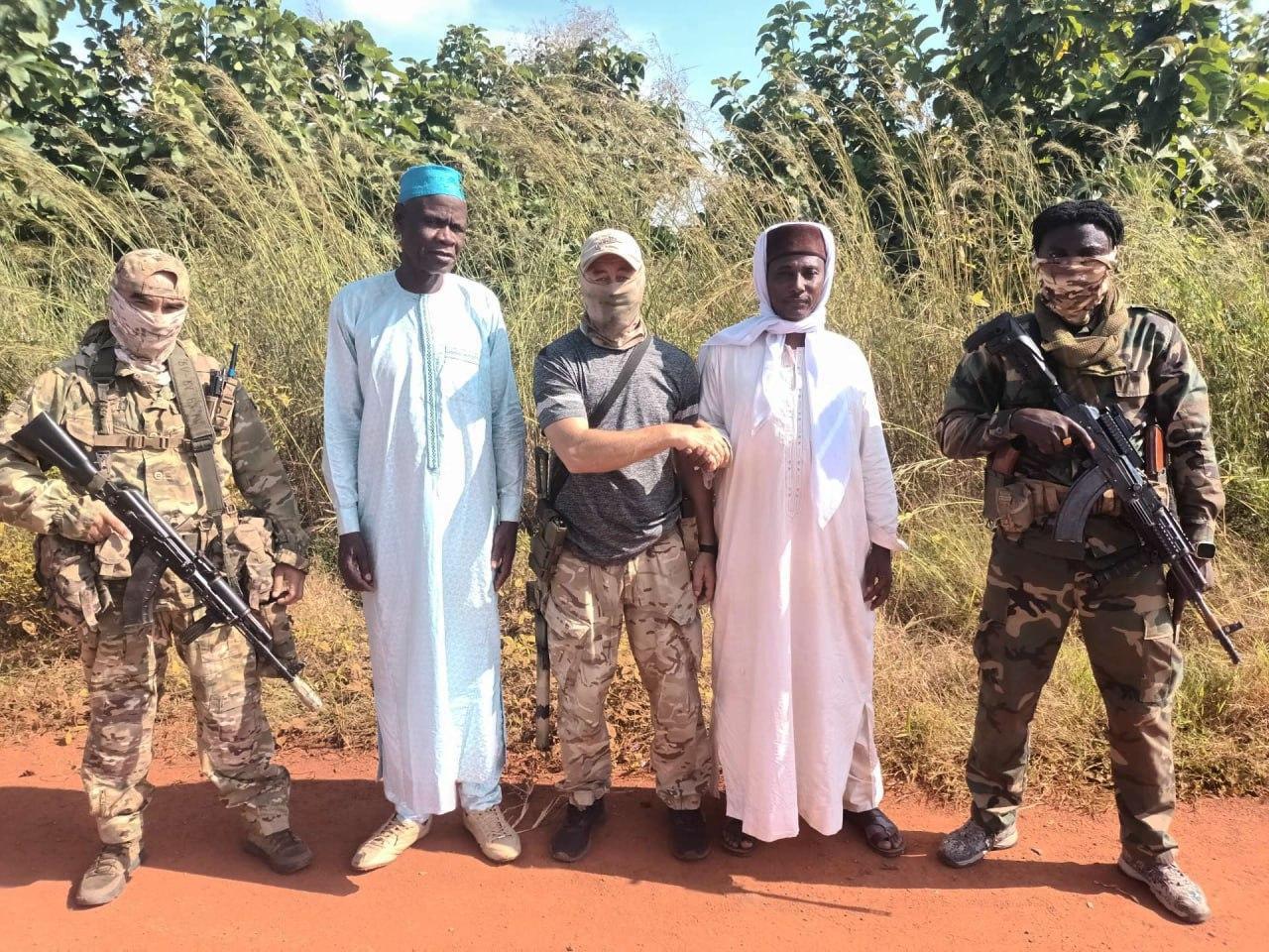 Renforcement du Dialogue Avec la Communauté Peule Renforcement du Dialogue Avec la Communauté Peule