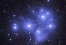 Pléiades: Essaim d’Étoiles Vingt Fois Plus Vaste Pléiades: Essaim d'Étoiles Vingt Fois Plus Vaste