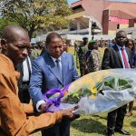 Hommage de Touadéra à l’artiste Malepopo Hommage de Touadéra à l'artiste Malepopo