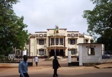 Mafia Des Actes De Naissance Gratuits À Bangui Mafia Des Actes De Naissance Gratuits À Bangui