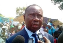 Insou- Employés Nationaux Dénoncent Discrimination Insou- Employés Nationaux Dénoncent Discrimination