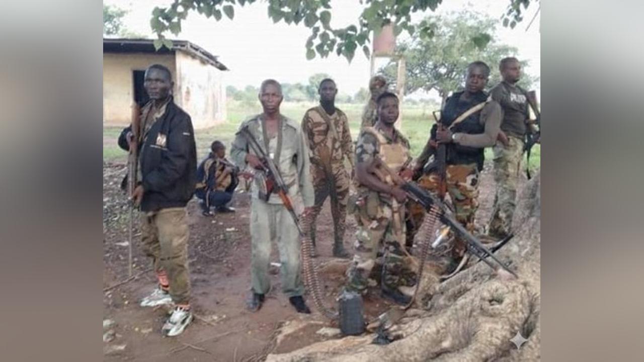 Agression Violente d'un Jeune par Soldats FACA Agression Violente d'un Jeune par Soldats FACA