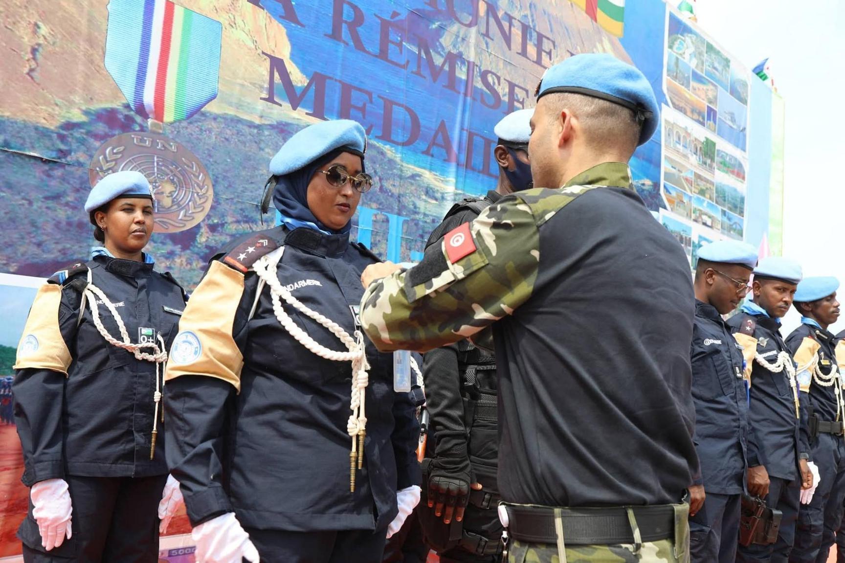 Décoration des gendarmes djiboutiens à N'Délé Décoration des gendarmes djiboutiens à N'Délé