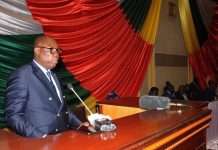 Appel à Moloua: Stoppez le Hold-Up d’Annie-Michelle Appel à Moloua: Stoppez le Hold-Up d'Annie-Michelle