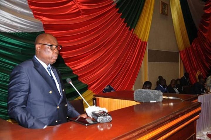 Appel à Moloua: Stoppez le Hold-Up d'Annie-Michelle Appel à Moloua: Stoppez le Hold-Up d'Annie-Michelle