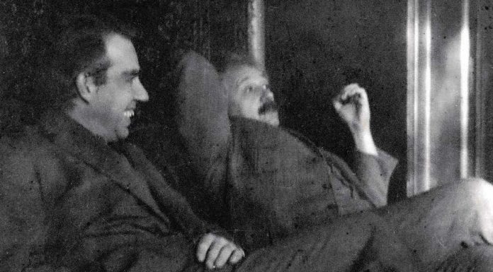 Einstein et ses relations conflictuelles avec la mécanique quantique Einstein et ses relations conflictuelles avec la mécanique quantique