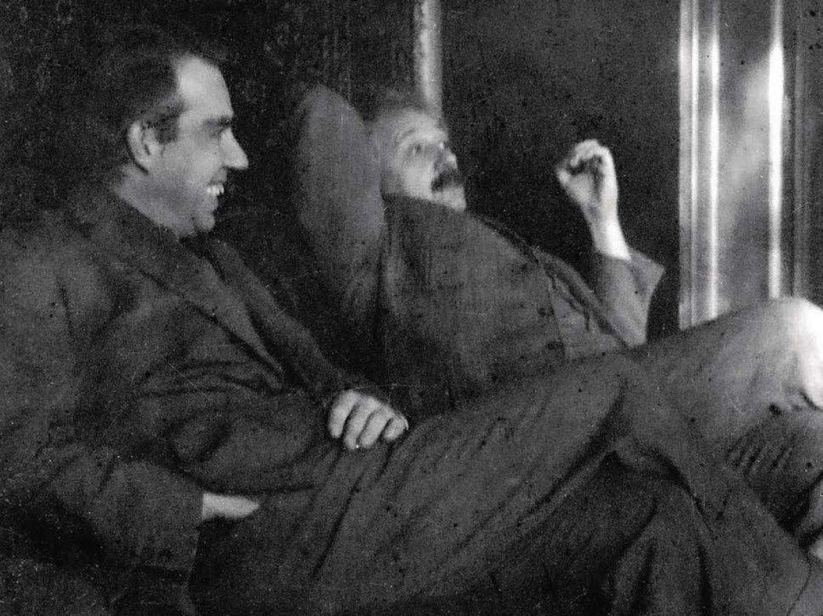 Einstein et ses relations conflictuelles avec la mécanique quantique Einstein et ses relations conflictuelles avec la mécanique quantique