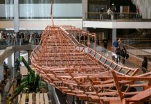 Egypte Restauration Publique de la Plus Ancienne Barque Egypte Restauration Publique de la Plus Ancienne Barque