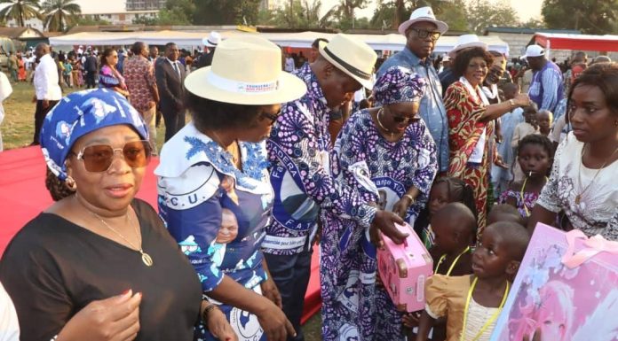 RCA Arbre de Noël 2025 Remise de Jouets aux Enfants RCA Arbre de Noël 2025 Remise de Jouets aux Enfants