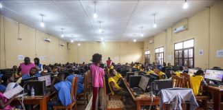 Vote en République Centrafricaine pour 3ᵉ mandat de Touadéra Vote en République Centrafricaine pour 3ᵉ mandat de Touadéra