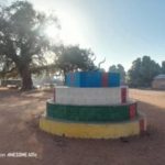 Milicien Russe Sème Terreur Pendant Dépouillement Milicien Russe Sème Terreur Pendant Dépouillement