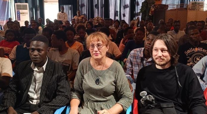 des étudiants échangent sur la langue russe à l’occasion de la journée des étudiants en Russie des étudiants échangent sur la langue russe à l’occasion de la journée des étudiants en Russie