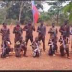 Les miliciens Azandé demandent à la CPS d’ouvrir des enquêtes sur les appuis militaires du gouvernement centrafricain et des mercenaires russes à leur mouvement Les miliciens Azandé demandent à la CPS d’ouvrir des enquêtes sur les appuis militaires du gouvernement centrafricain et des mercenaires russes à leur mouvement