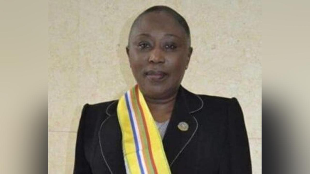 Huit Femmes ÉLues: Maxime Balalou Transforme L'ÉChec Huit Femmes ÉLues: Maxime Balalou Transforme L'ÉChec