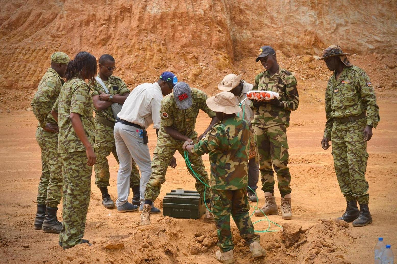 Des Munitions Non Utilisables Détruites au PK 39 Des Munitions Non Utilisables Détruites au PK 39