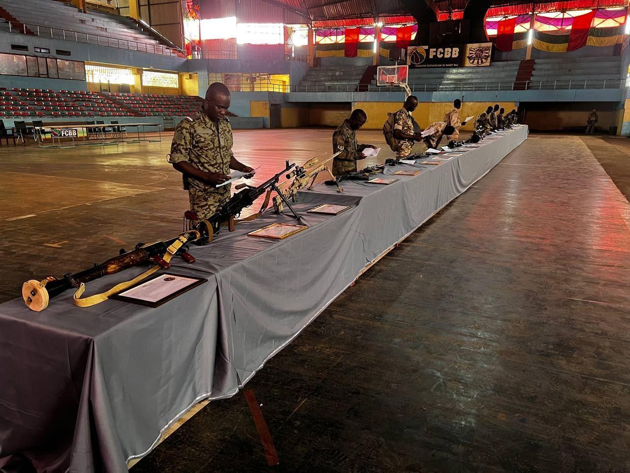 Bangui Exposition D'Armes Pour La Sécurité Nationale Bangui Exposition D'Armes Pour La Sécurité Nationale