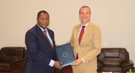 Touadéra Reçoit L'Ambassadeur De L'Union Européenne Touadéra Reçoit L'Ambassadeur De L'Union Européenne