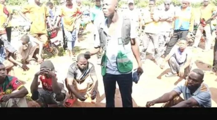 Mécontentement Des Conducteurs De Taxis-Moto À Carnot Mécontentement Des Conducteurs De Taxis-Moto À Carnot