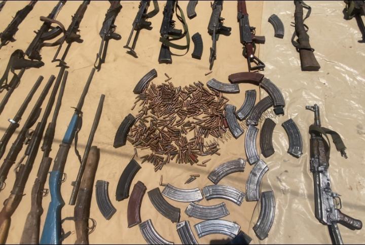 Armes Saisies en RCA Présentées aux Autorités Tchadiennes Armes Saisies en RCA Présentées aux Autorités Tchadiennes