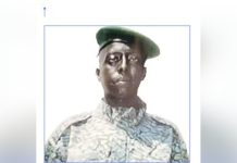 Une Armée Qui Braque Plutôt Que Défendre Une Armée Qui Braque Plutôt Que Défendre