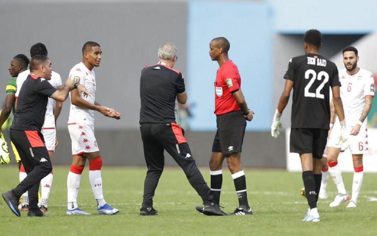 CAN 2020 : Ce qui a poussé l’arbitre à siffler la fin du match Mali-Tunisie dans des conditions bizarres