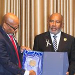 Azali reçoit le Prix d’Excellence du (PADEV) Azali reçoit le Prix d’Excellence du (PADEV)