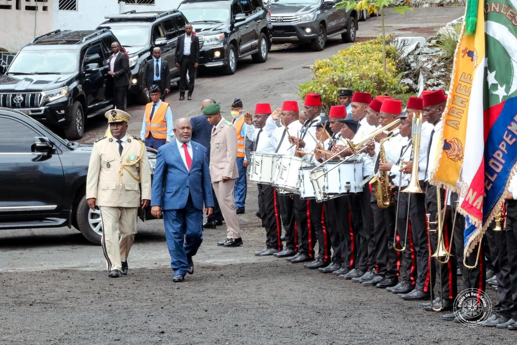 Le président Azali, fier de ses frères d’armes Le président Azali, fier de ses frères d’armes