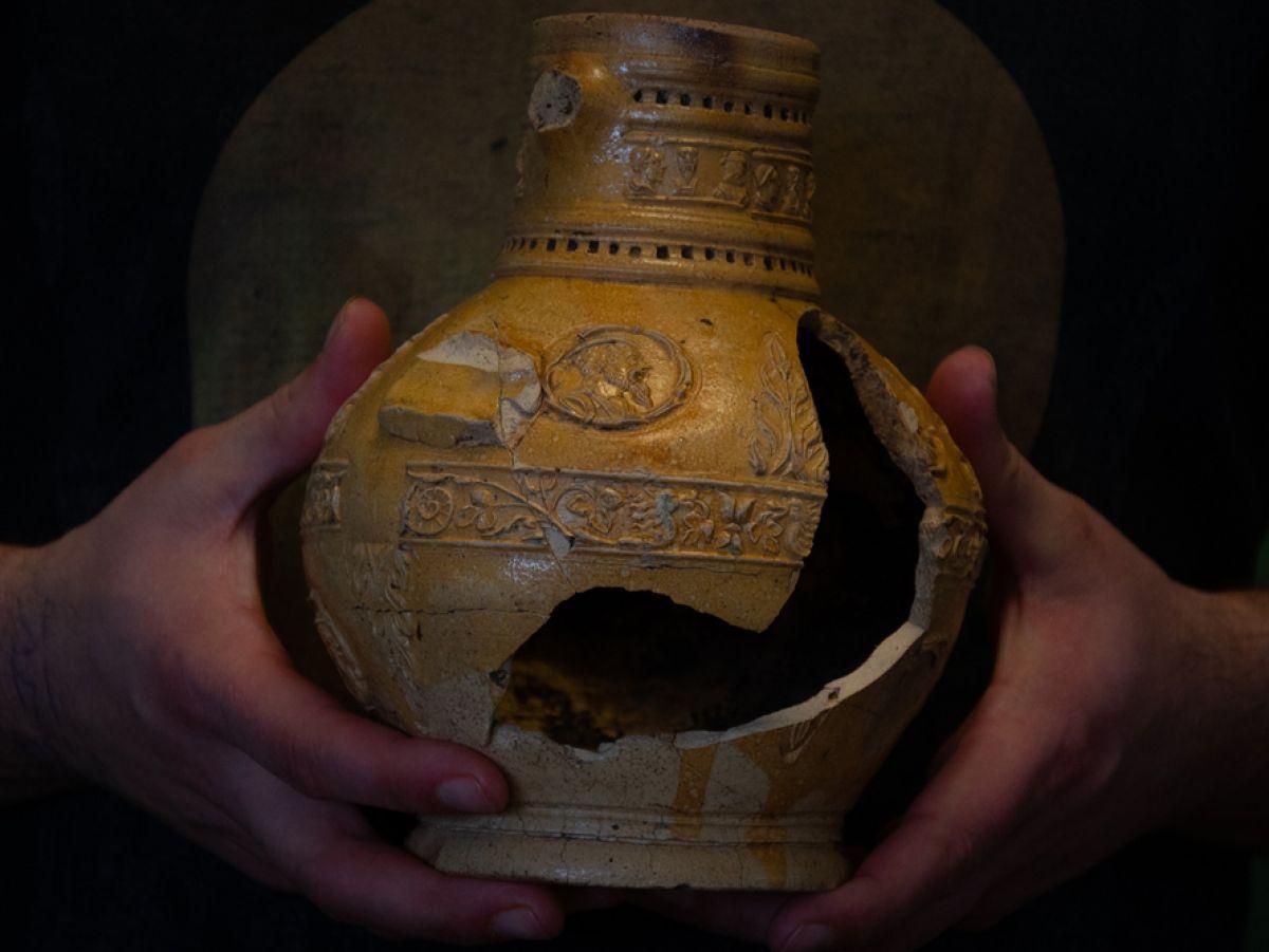 Une rarissime « bouteille de sorcière » découverte en Belgique