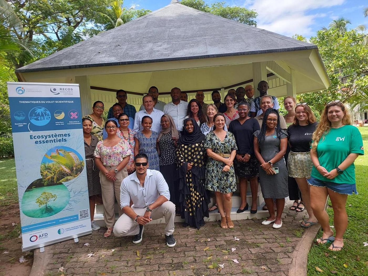 Les acteurs des mangroves et des herbiers marins de l'océan indien outillés Les acteurs des mangroves et des herbiers marins de l'océan indien outillés