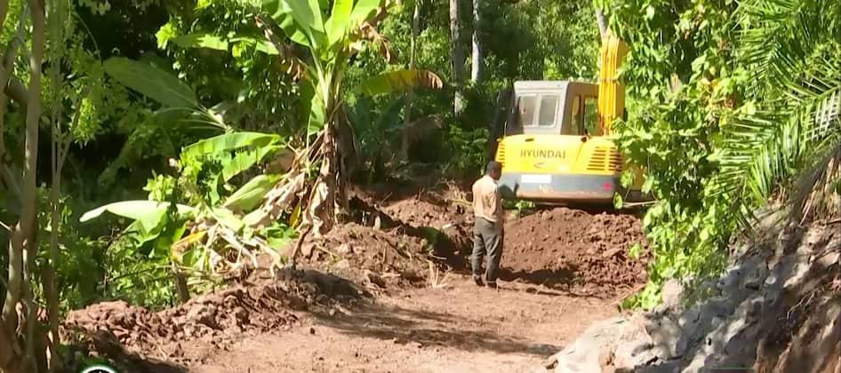 Les travaux de la piste vers le lieu du captage ont débuté à Djoiezi Les travaux de la piste vers le lieu du captage ont débuté à Djoiezi