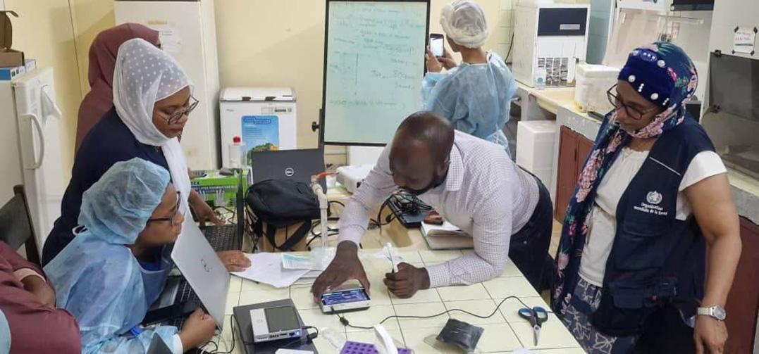 Une dizaine de techniciens de laboratoire formés en séquençage Une dizaine de techniciens de laboratoire formés en séquençage