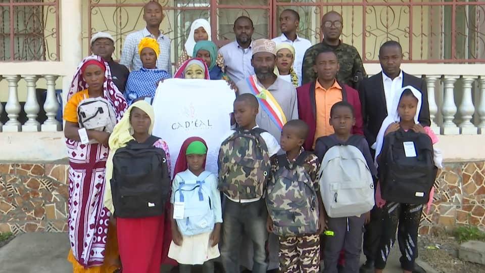 CADE'AL a remis des fournitures scolaires à des élèves CADE'AL a remis des fournitures scolaires à des élèves