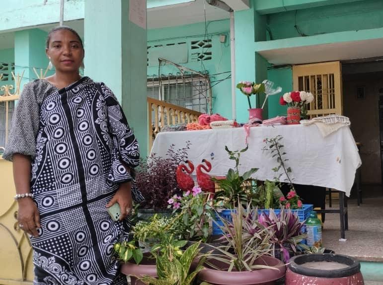 Portrait / Madame Rafida Alioiou: La broderie et la culture des fleurs, une passion jusqu’à la moelle Portrait / Madame Rafida Alioiou: La broderie et la culture des fleurs, une passion jusqu’à la moelle