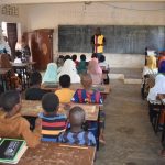 Élèves en Première Ligne Contre Pollution Plastique Élèves en Première Ligne Contre Pollution Plastique