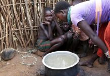 Pourquoi la Crise Alimentaire Revient au Karamoja? Pourquoi la Crise Alimentaire Revient au Karamoja?