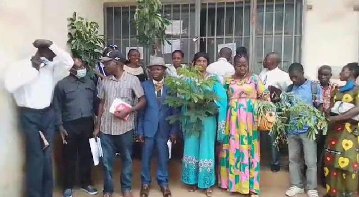 Kwilu : pour l'impaiement de 3 mois supplémentaires de leurs primes, les agents de la division budget et finances entrent en grève Kwilu : pour l'impaiement de 3 mois supplémentaires de leurs primes, les agents de la division budget et finances entrent en grève