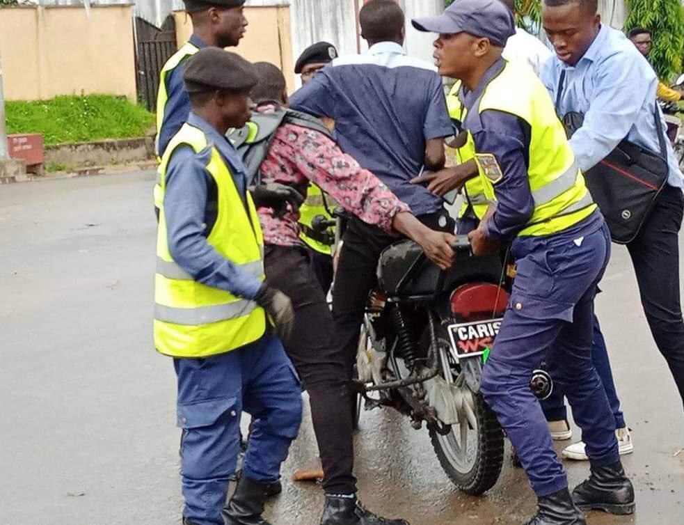 Maniema : le Gouverneur Auguy Musafiri décrète un mois de courtoisie routière suite aux résurgences des incidents provoqués par les PCR Maniema : le Gouverneur Auguy Musafiri décrète un mois de courtoisie routière suite aux résurgences des incidents provoqués par les PCR