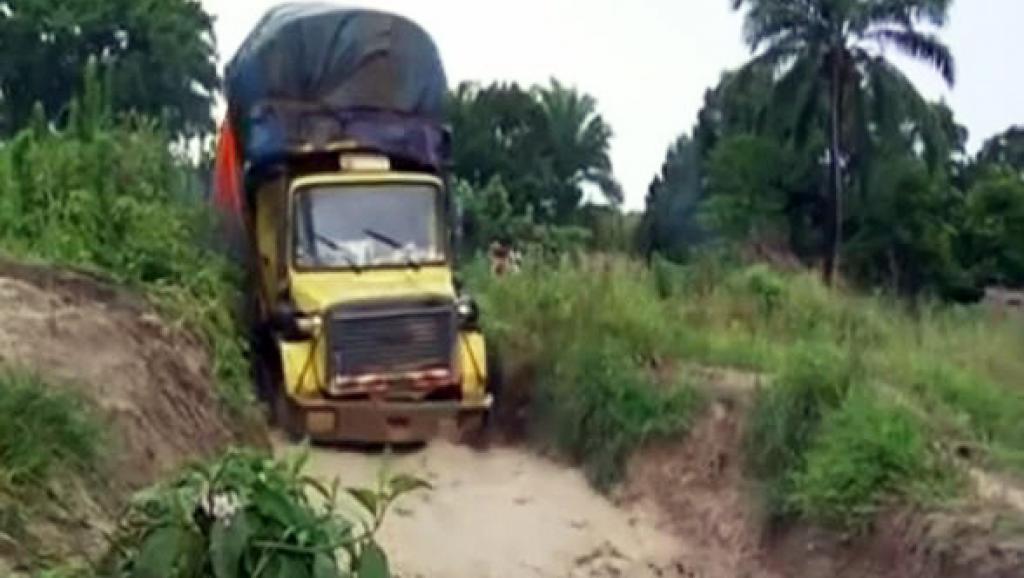 Sud-Ubangi : 6 morts et plusieurs blessés dans un accident de la circulation sur l’axe routier Mole-Libenge Sud-Ubangi : 6 morts et plusieurs blessés dans un accident de la circulation sur l’axe routier Mole-Libenge