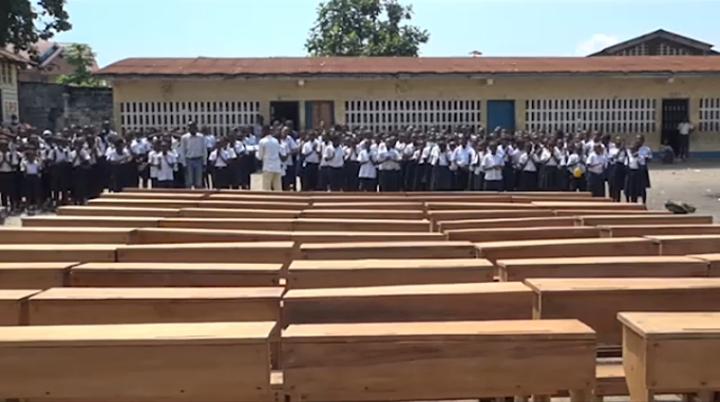 Kinshasa : le député national Godard Motemona apporte son soutien à la gratuité de l'éducation en offrant des bancs à l'EP 2 et 5 Mombele Kinshasa : le député national Godard Motemona apporte son soutien à la gratuité de l'éducation en offrant des bancs à l'EP 2 et 5 Mombele