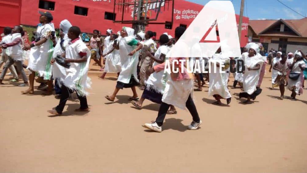 gaz lacrymogènes et tirs de sommation pour disperser une manifestation des femmes contre la Monusco à Beni gaz lacrymogènes et tirs de sommation pour disperser une manifestation des femmes contre la Monusco à Beni