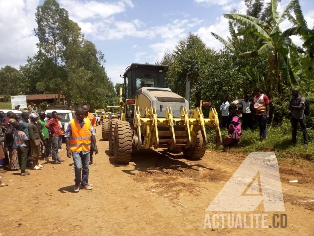 Sud-Kivu : reprise du trafic Uvira-Bukavu après plusieurs jours d’interruption causée par la coupure de la RN5 au niveau de Ngomo Sud-Kivu : reprise du trafic Uvira-Bukavu après plusieurs jours d’interruption causée par la coupure de la RN5 au niveau de Ngomo