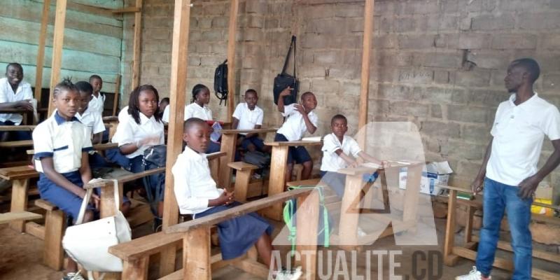 Journée nationale de l’enseignement : Tony Mwaba rend hommage aux enseignants et leur promet notamment la réforme du SECOPE Journée nationale de l’enseignement : Tony Mwaba rend hommage aux enseignants et leur promet notamment la réforme du SECOPE