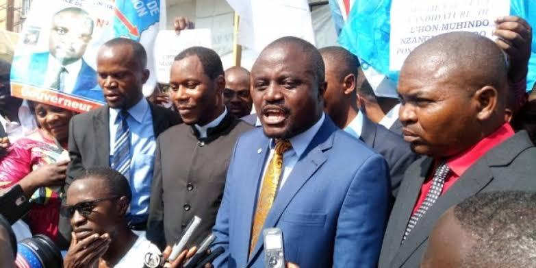 Muhindo Nzangi promet de s'impliquer pour l'interdiction de la vente des syllabus au sein des Universités et Instituts Supérieurs Muhindo Nzangi promet de s'impliquer pour l'interdiction de la vente des syllabus au sein des Universités et Instituts Supérieurs