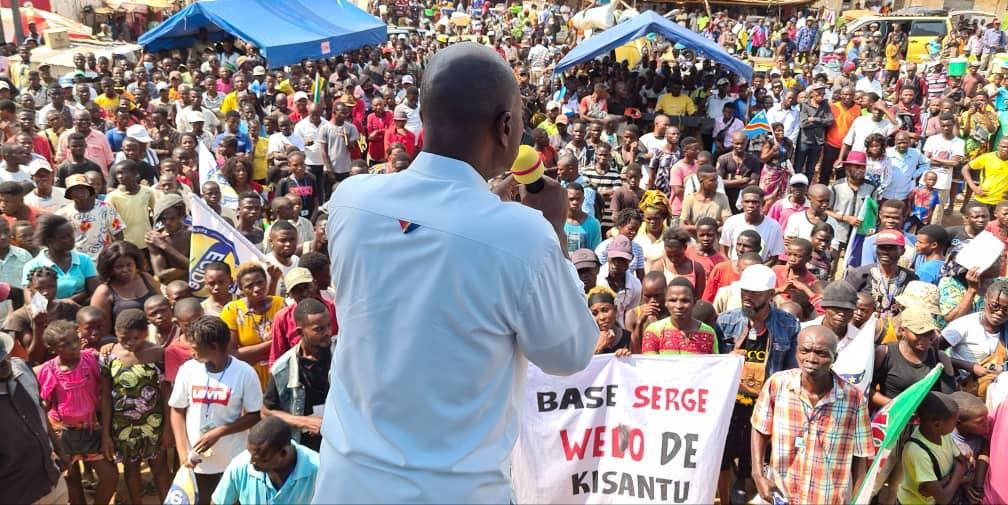 Martin Fayulu à Kisantu: « s’ils ne veulent pas faire des réformes et qu’ils s’hasardent à tricher, le mot d’ordre sera donné pour descendre dans la rue » Martin Fayulu à Kisantu: « s’ils ne veulent pas faire des réformes et qu’ils s’hasardent à tricher, le mot d’ordre sera donné pour descendre dans la rue »